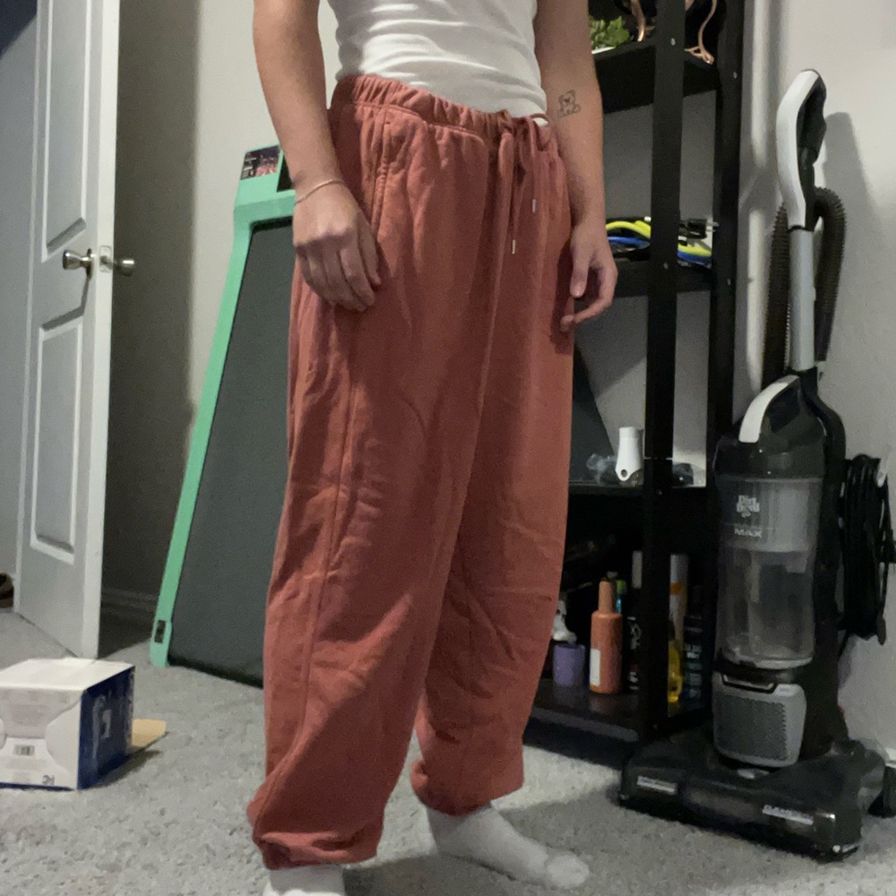 Old Navy XL salmon pink sweat pants with drawstrings and pockets